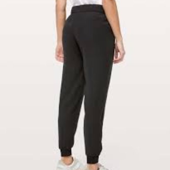 Lululemon On The Fly Black Woven Jogger - Picture 2 of 5